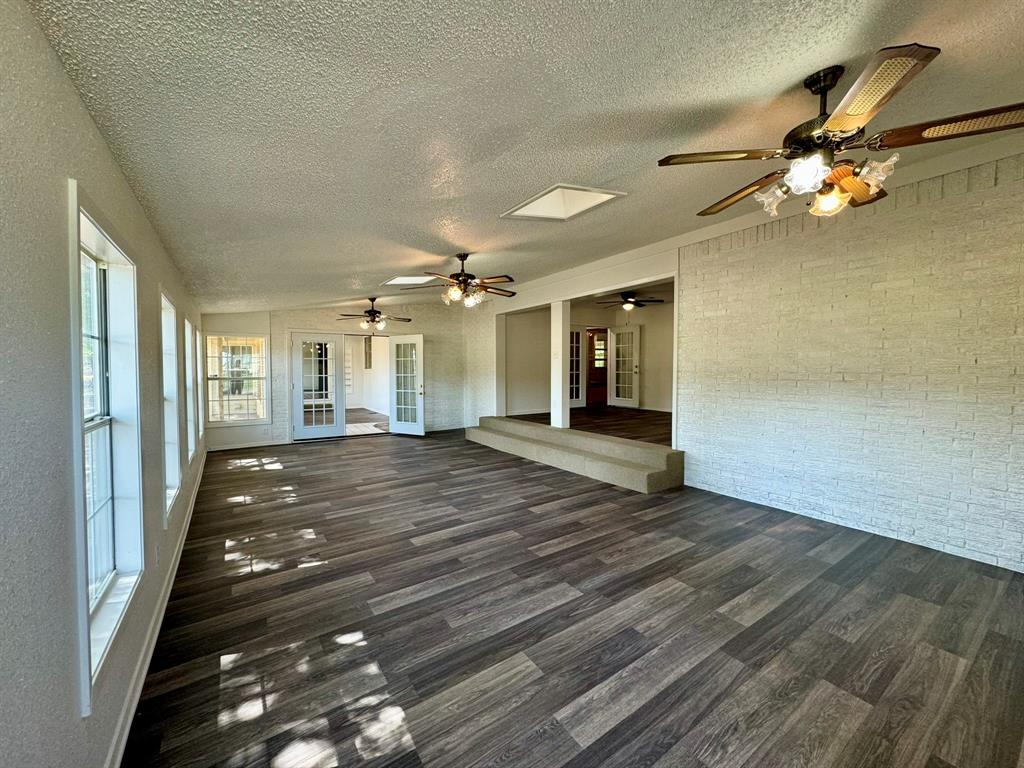 924 N Main Street Property Photo 2