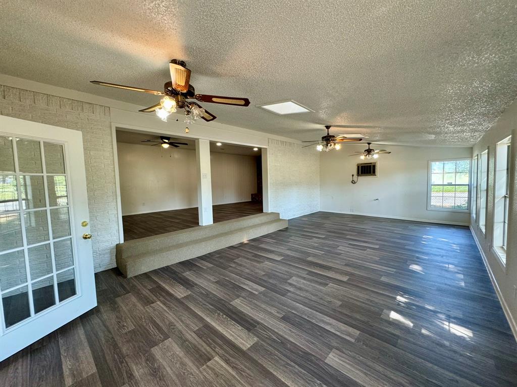 924 N Main Street Property Photo 3