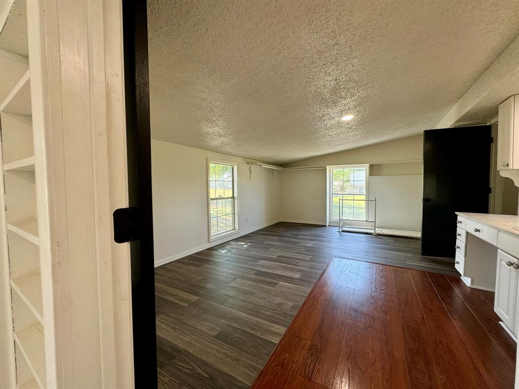 924 N Main Street Property Photo 11