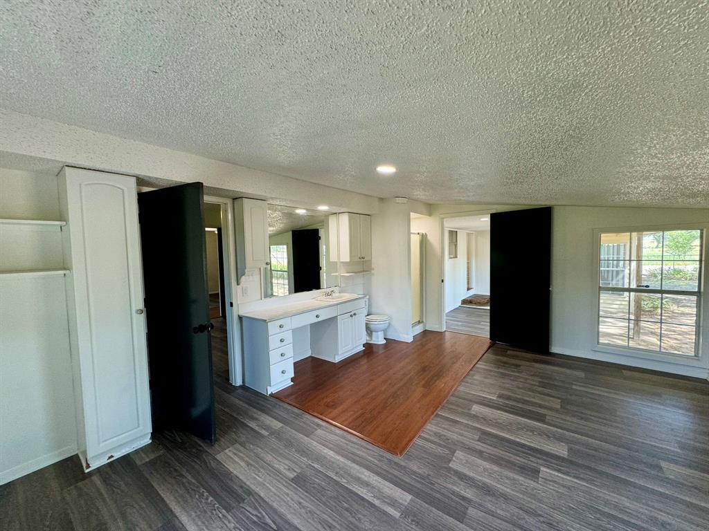 924 N Main Street Property Photo 12