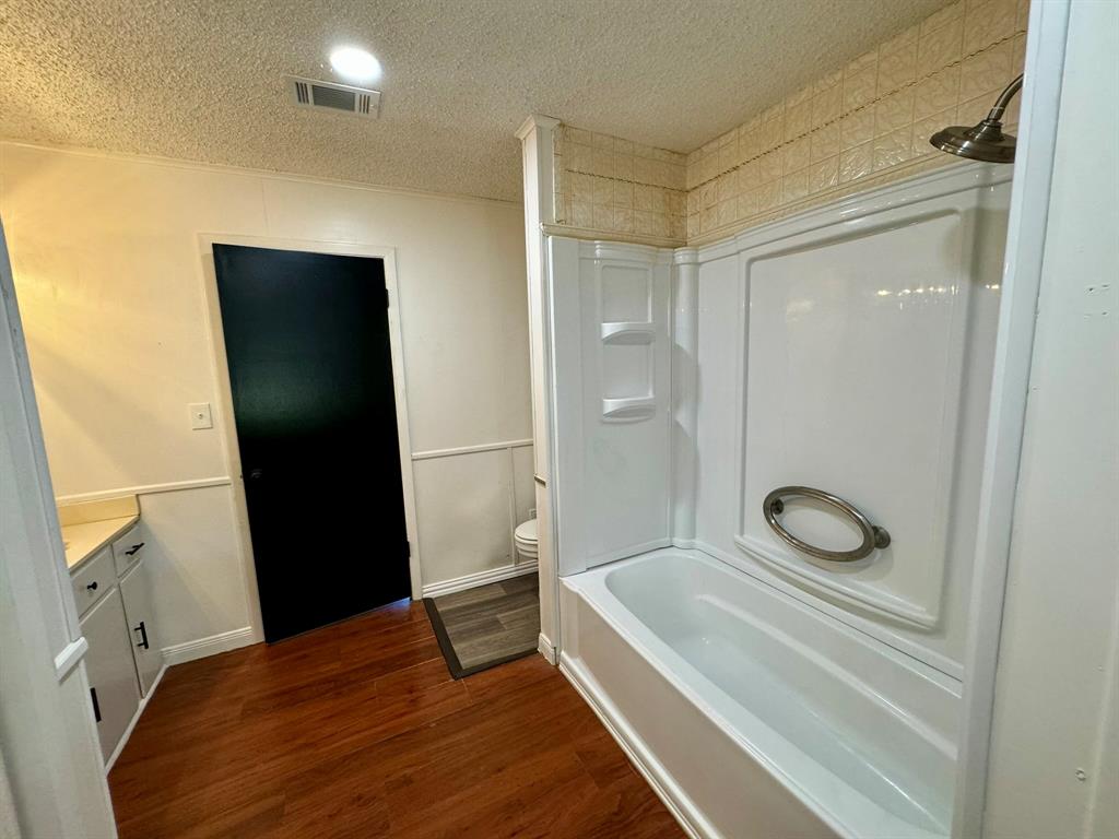 924 N Main Street Property Photo 14