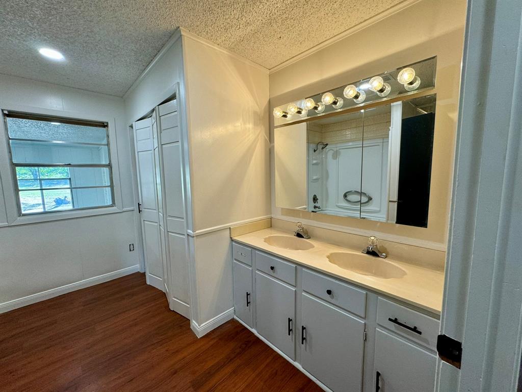 924 N Main Street Property Photo 16