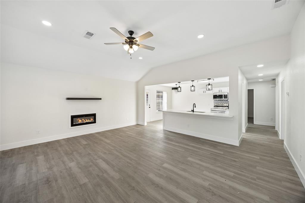 617 Forest Oaks Drive Property Photo 4