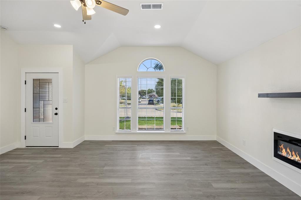 617 Forest Oaks Drive Property Photo 8