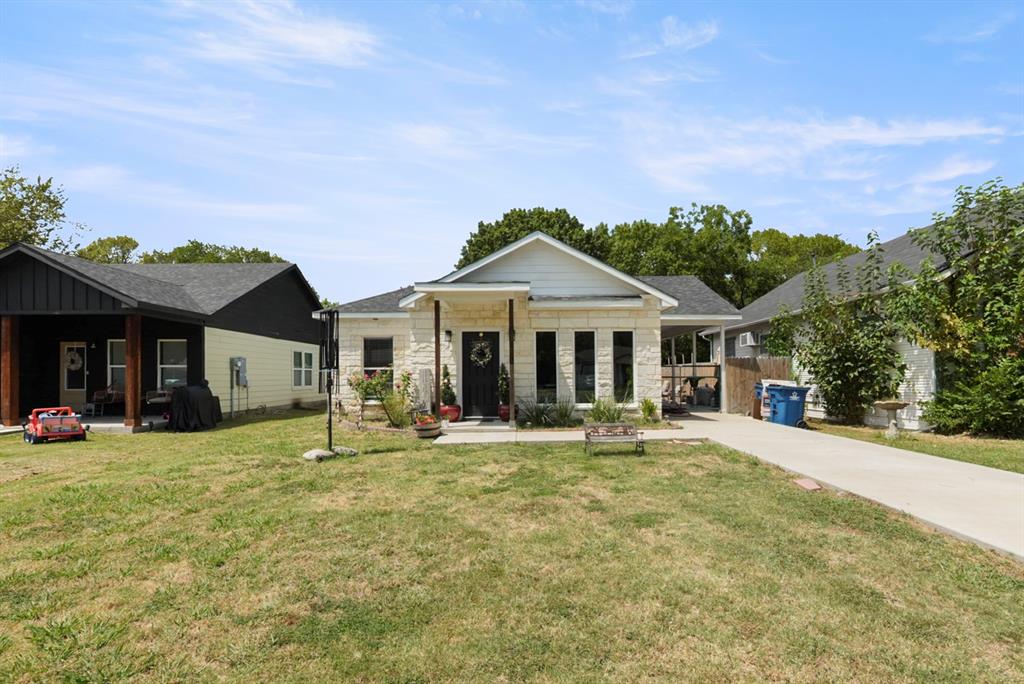 110 E COLLEGE Avenue Property Photo 1