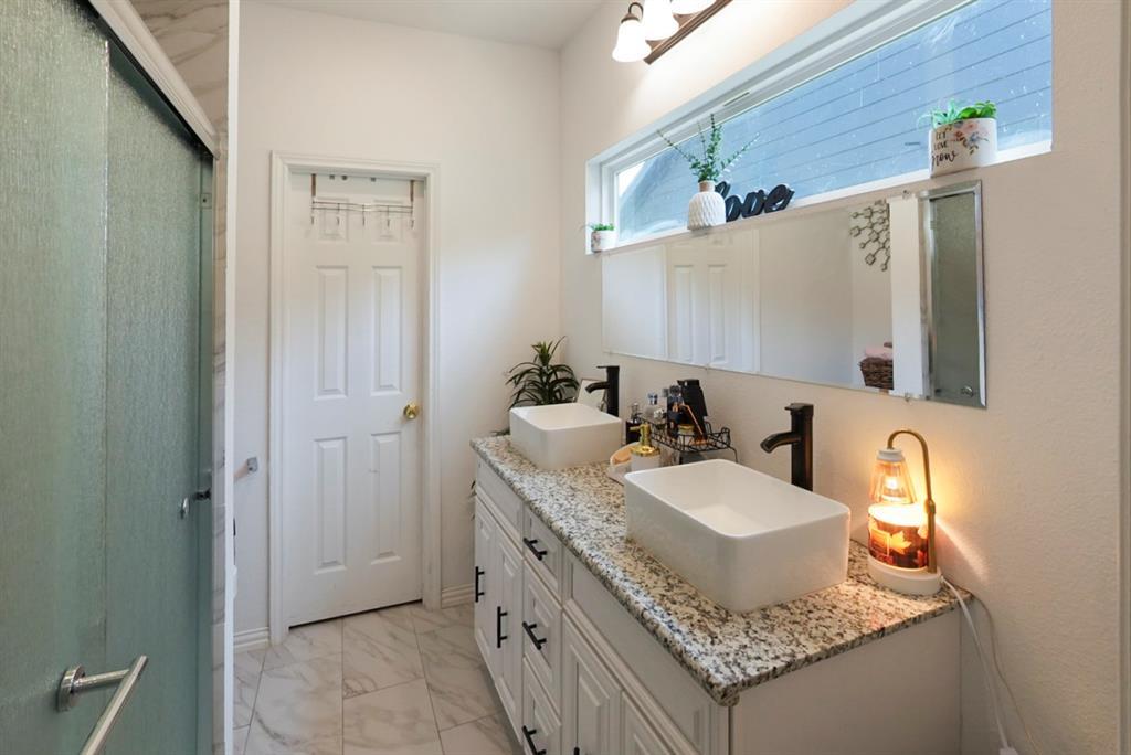 110 E College Avenue Property Photo 4