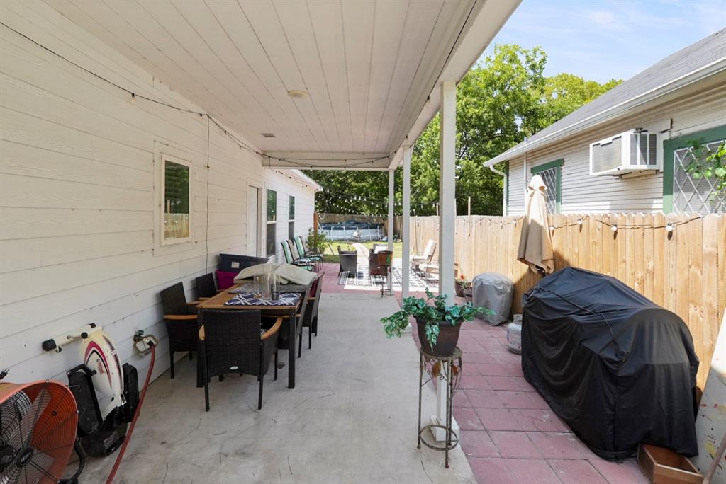 110 E College Avenue Property Photo 14