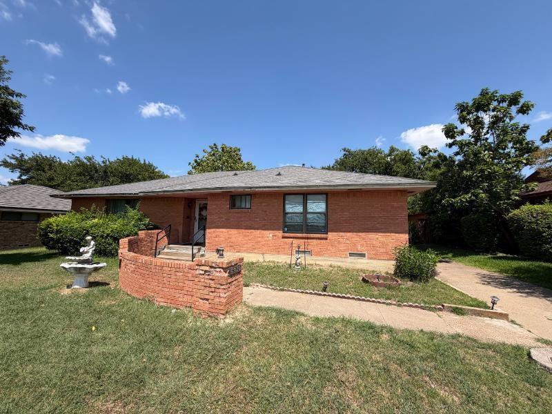 5916 Shady Crest Trail