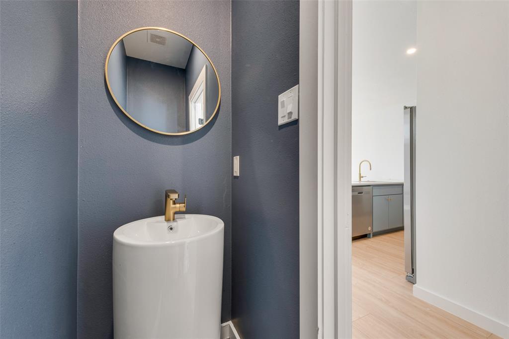621-623 Melba Street Property Photo 7
