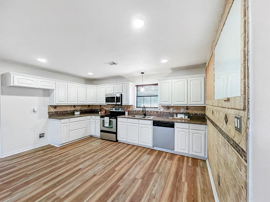 697 County Road 166 Property Photo 4