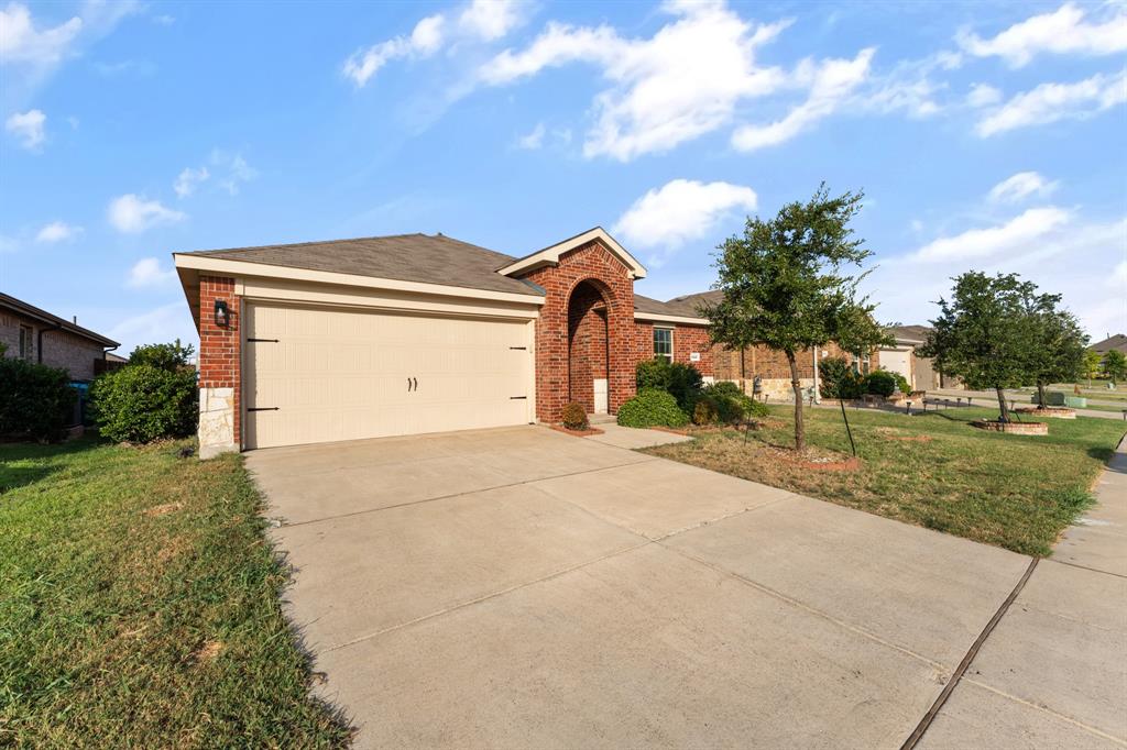 2427 Karnack Drive Property Photo 2