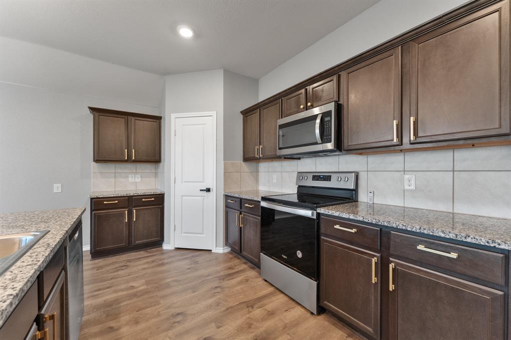 2427 Karnack Drive Property Photo 4
