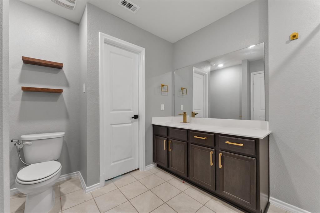 2427 Karnack Drive Property Photo 8