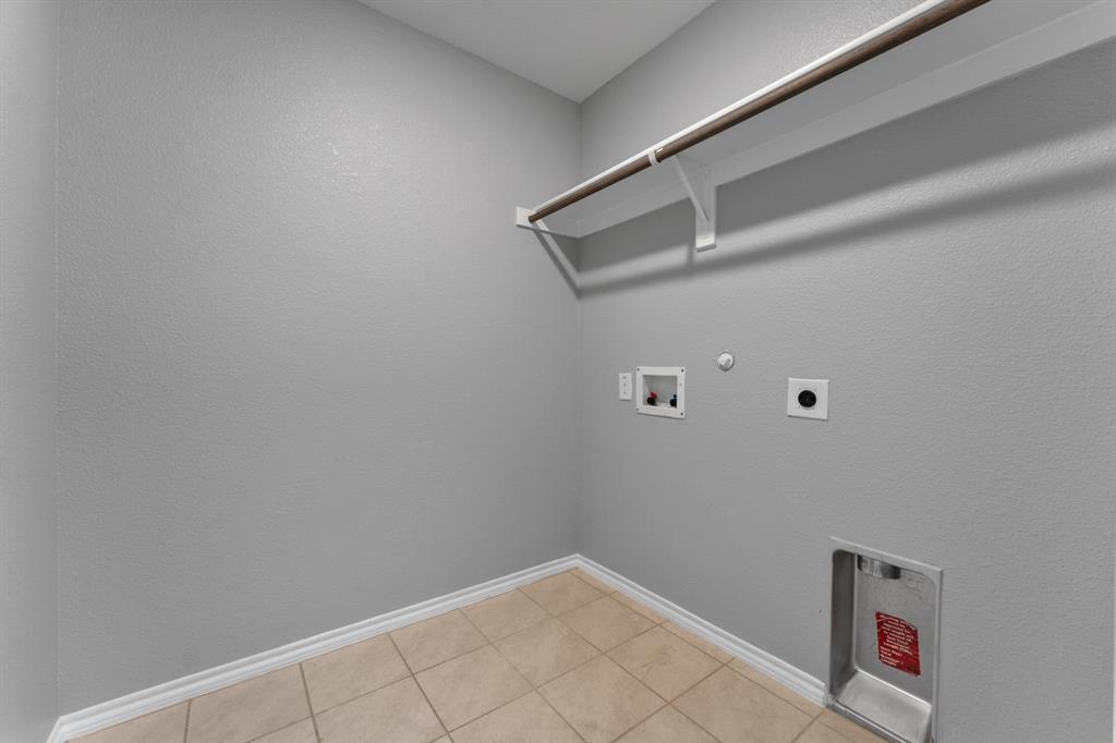 2427 Karnack Drive Property Photo 14