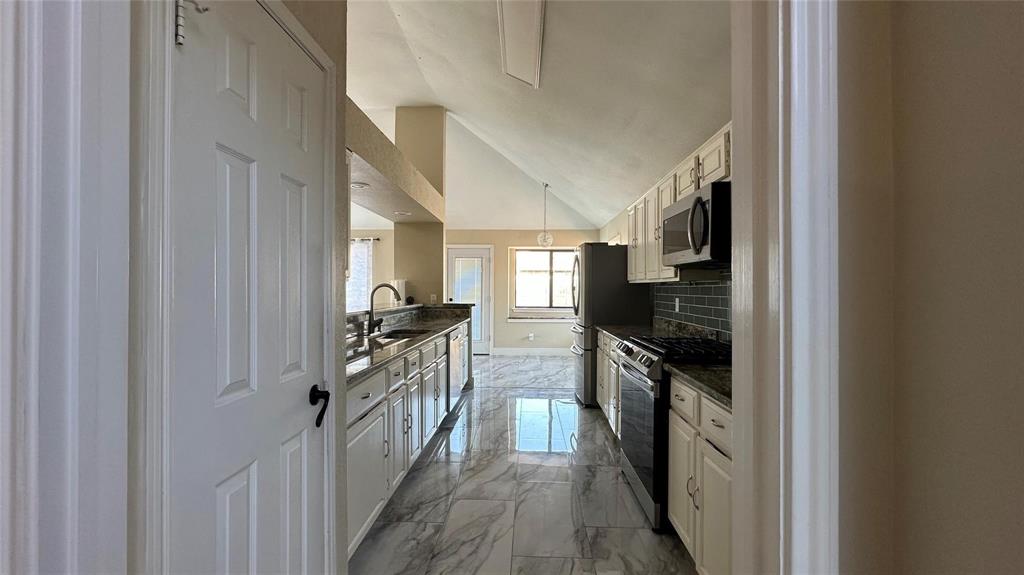3925 Capricorn Court Property Photo 18