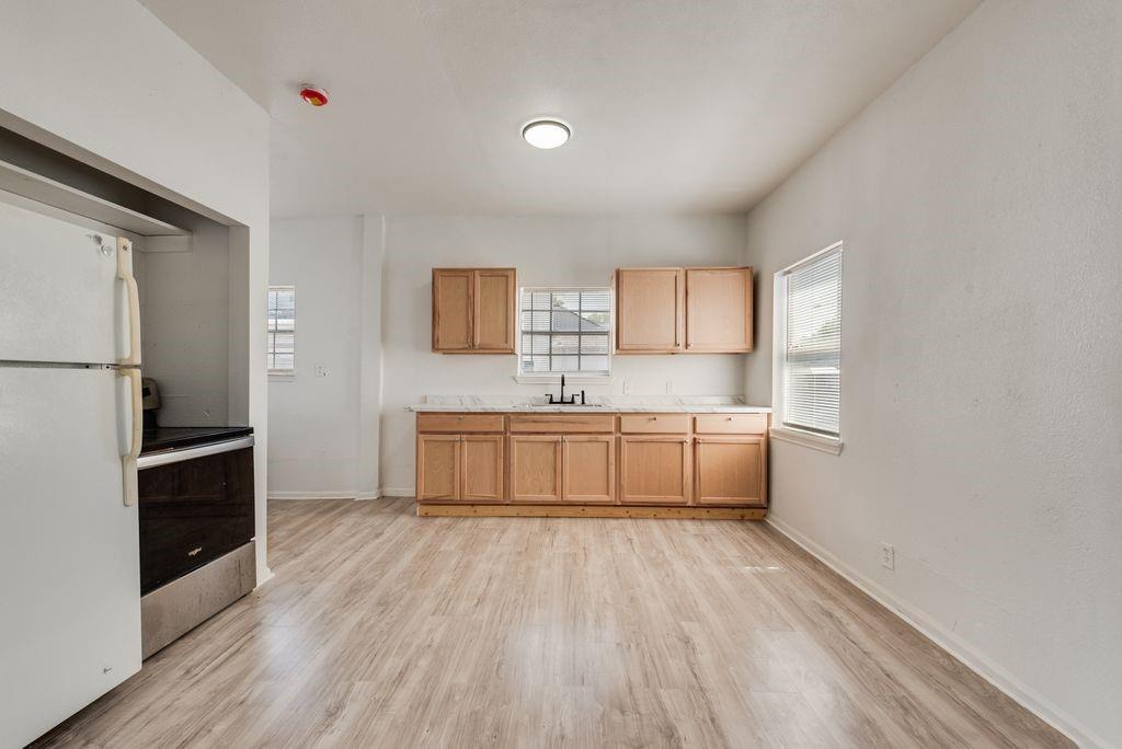 5004 E Side Avenue Property Photo 5