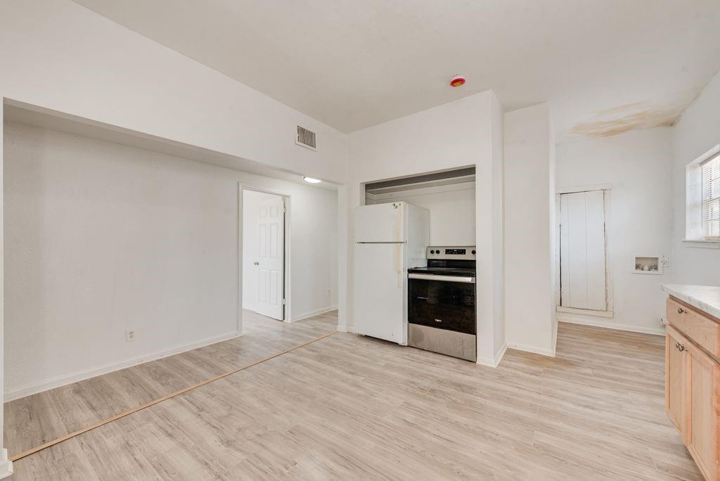 5004 E Side Avenue Property Photo 7
