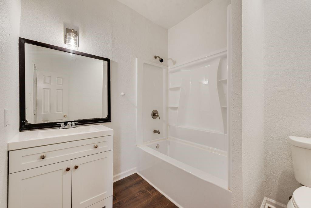 5004 E Side Avenue Property Photo 11