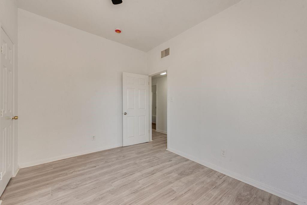 5004 E Side Avenue Property Photo 16