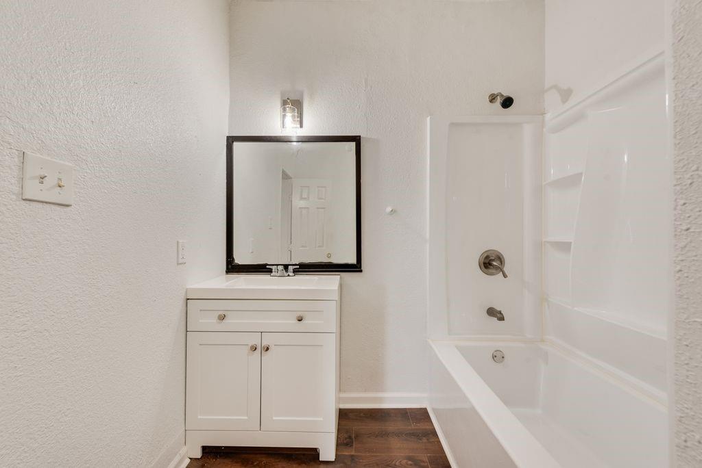 5004 E Side Avenue Property Photo 19
