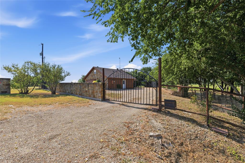 8033 Lax Drive Property Photo 6