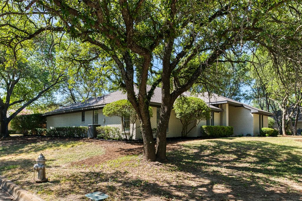 6851 Shorecrest Court Property Photo 2