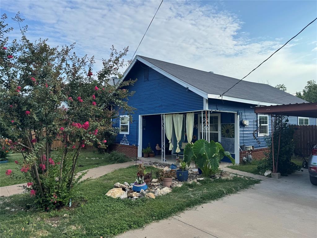 655 N Race Street Property Photo 1