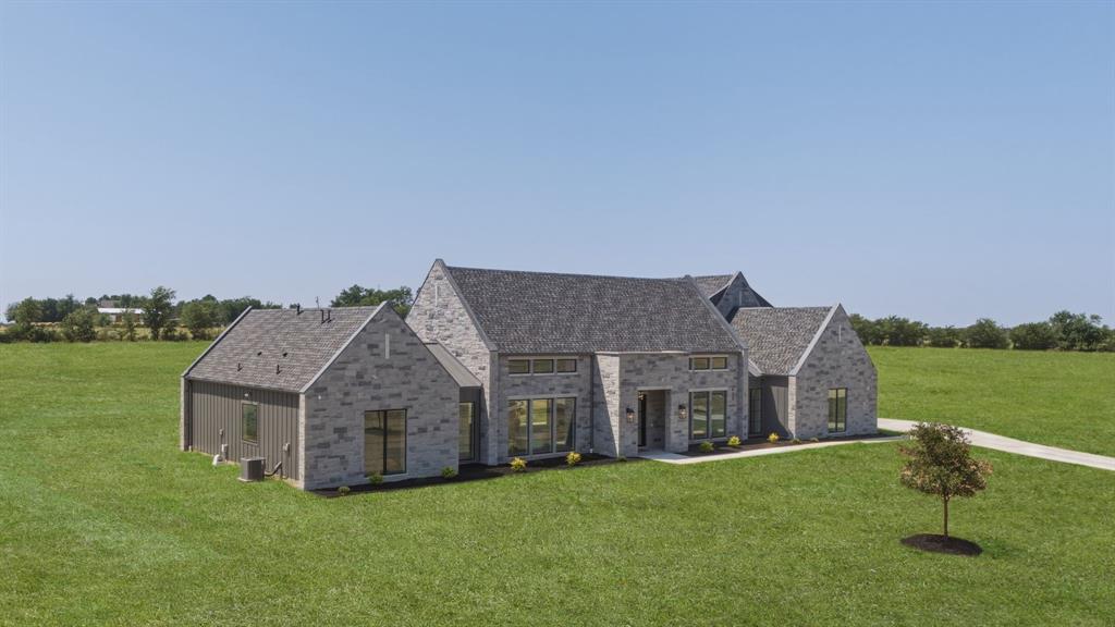 920 Waters Edge Property Photo 2