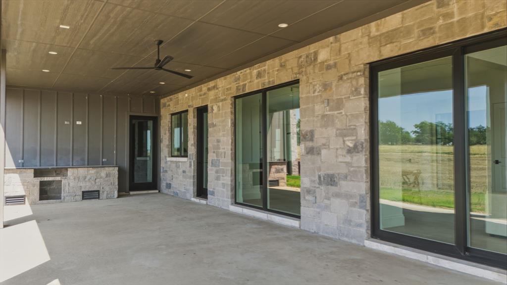 920 Waters Edge Property Photo 4