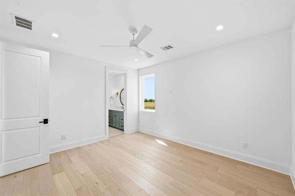 920 Waters Edge Property Photo 36