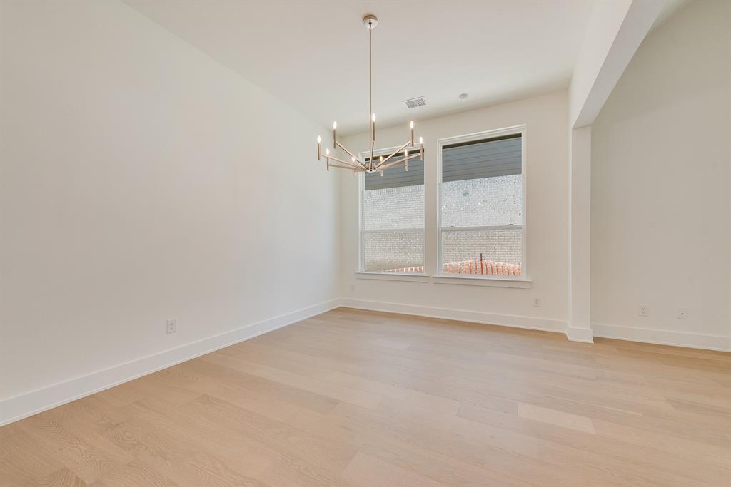 830 Montrose Drive Property Photo 6