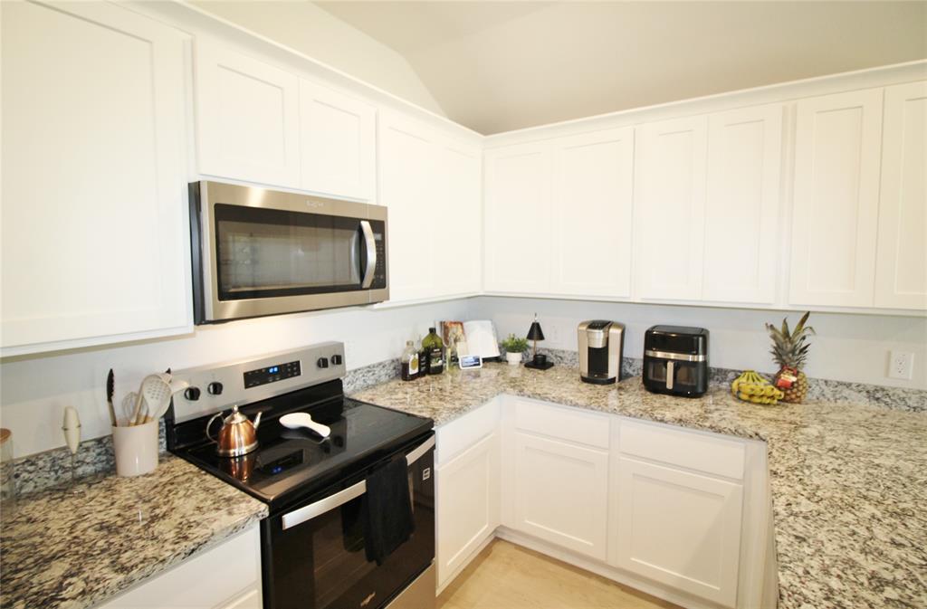 3225 Purple Ash Drive Property Photo 6