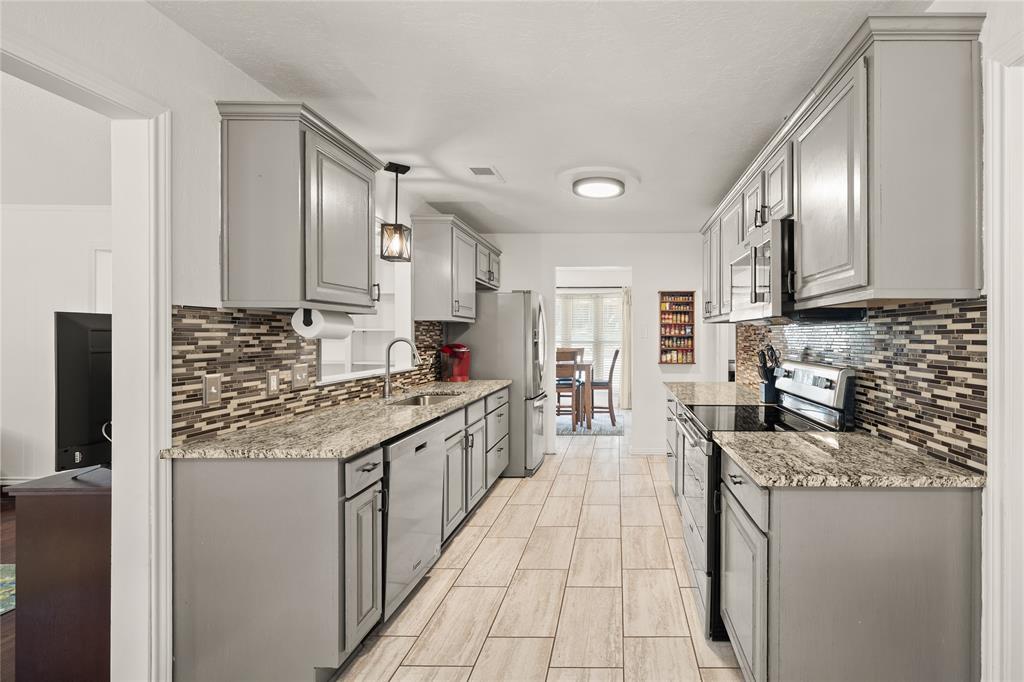 5710 Valley Ridge Court Property Photo 2