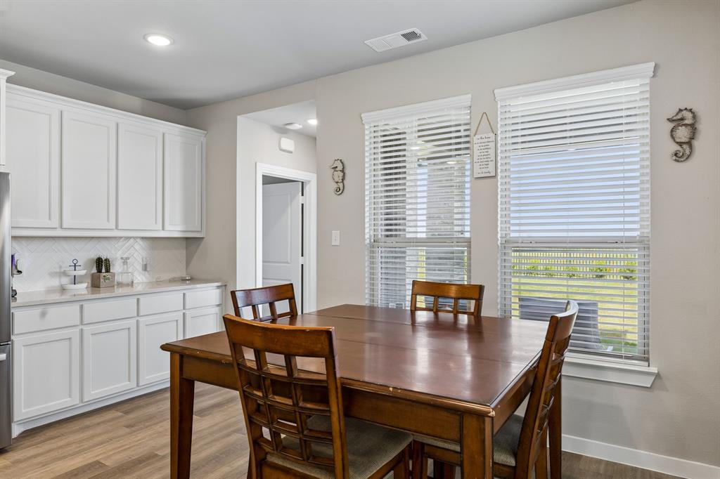 2321 Green River Road Property Photo 10