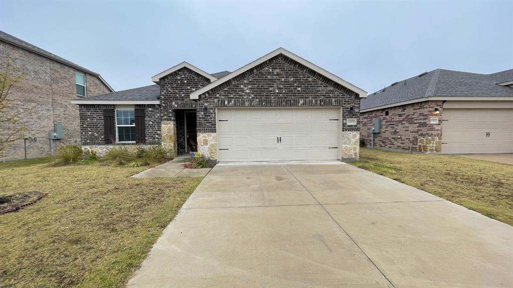 1315 Binfield Drive Property Photo 2