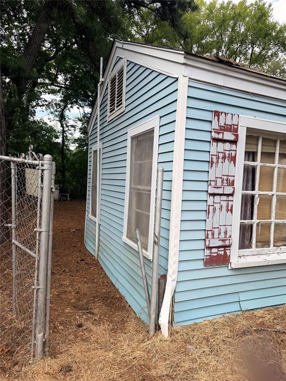 3916 Sumner Street Property Photo 4
