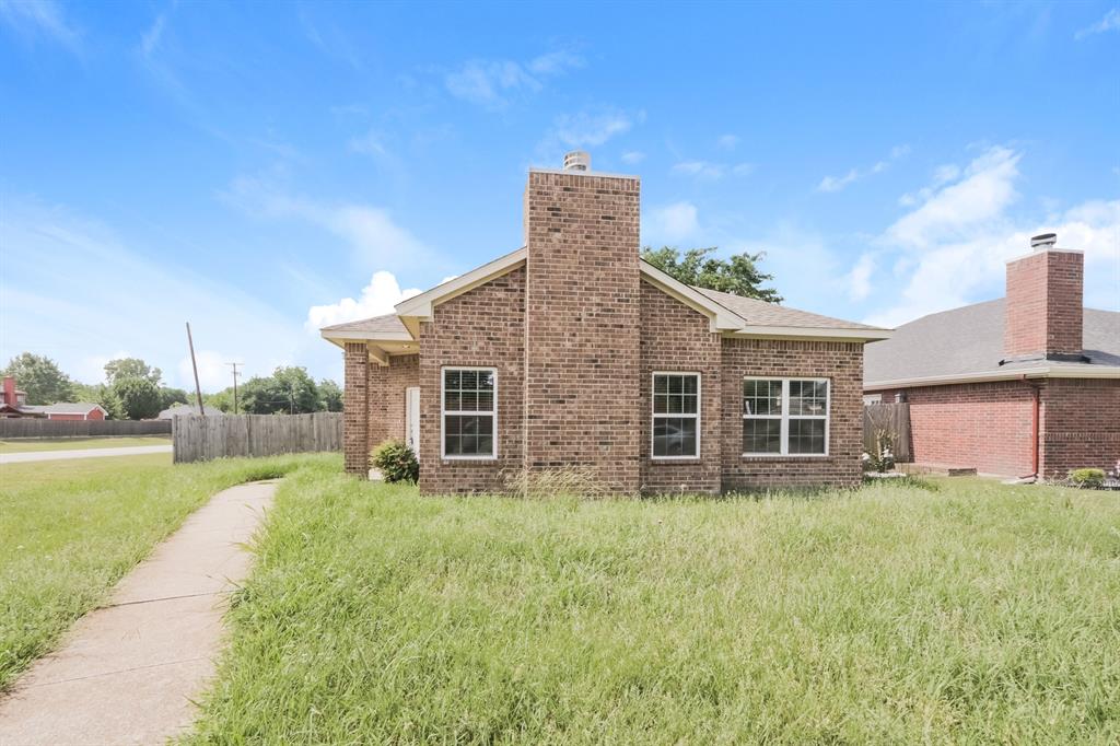 1633 Mockingbird Lane Property Photo 1
