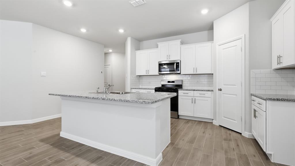 908 Parkview Drive Property Photo 3