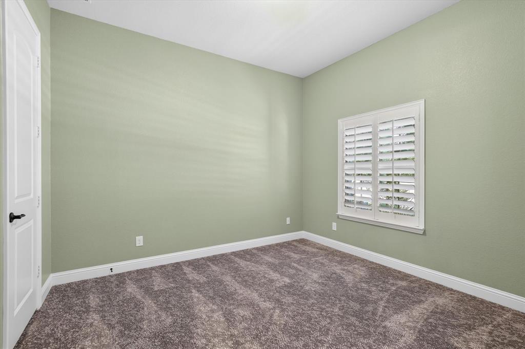 425 Waters Edge Way Property Photo 17