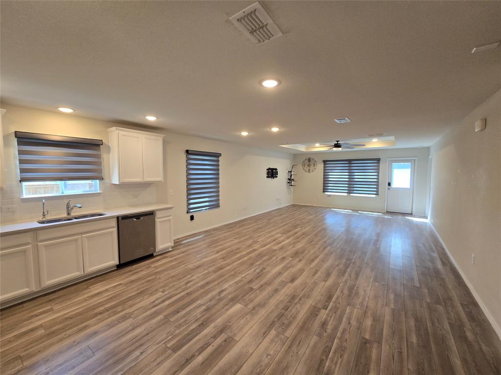 1126 Ainsley Lane Property Photo 2