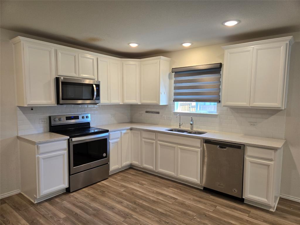 1126 Ainsley Lane Property Photo 4