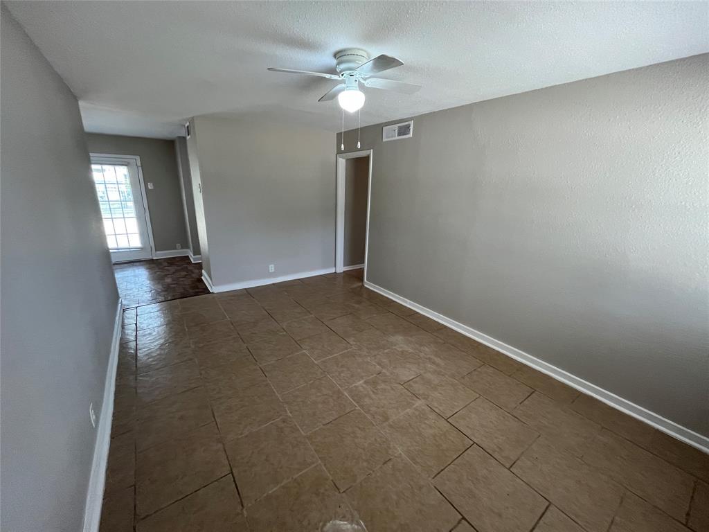 317 E Ridgewood Drive Property Photo 3