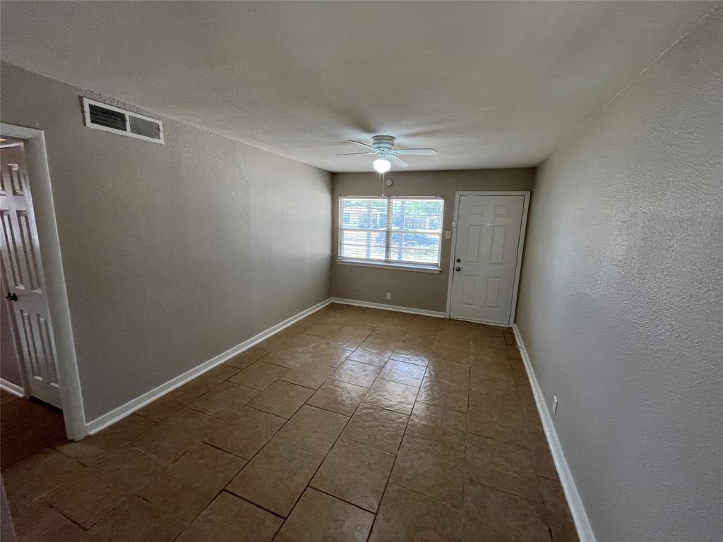 317 E Ridgewood Drive Property Photo 4