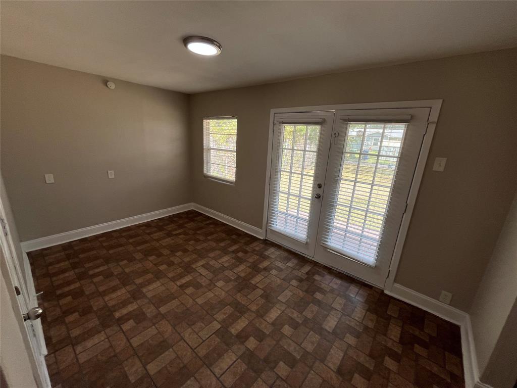 317 E Ridgewood Drive Property Photo 5