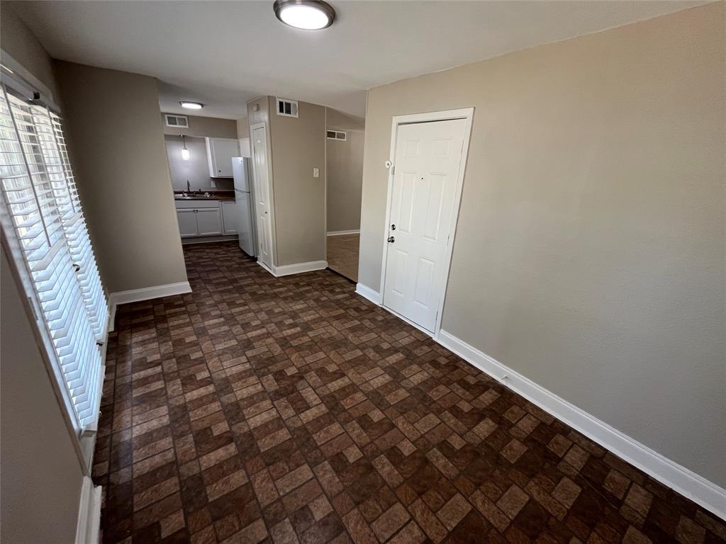 317 E Ridgewood Drive Property Photo 6