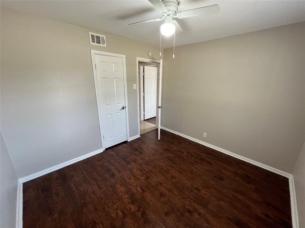 317 E Ridgewood Drive Property Photo 9