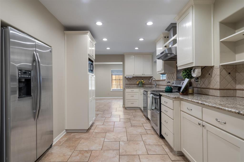 2710 Forestview Drive Property Photo 8