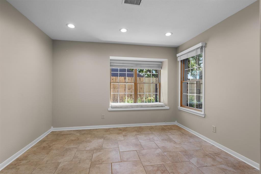 2710 Forestview Drive Property Photo 13