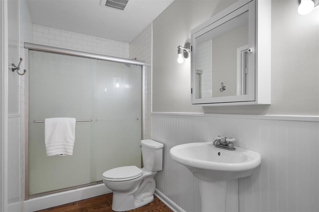 2710 Forestview Drive Property Photo 24