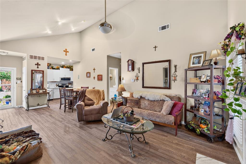 2504 Orangegrove Circle Property Photo 3